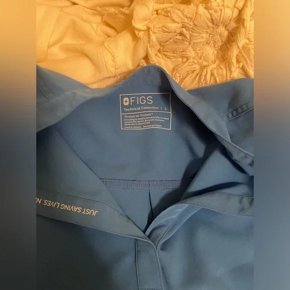 Women's Rafaela Oversized Scrub Top - Picture 3 of 8